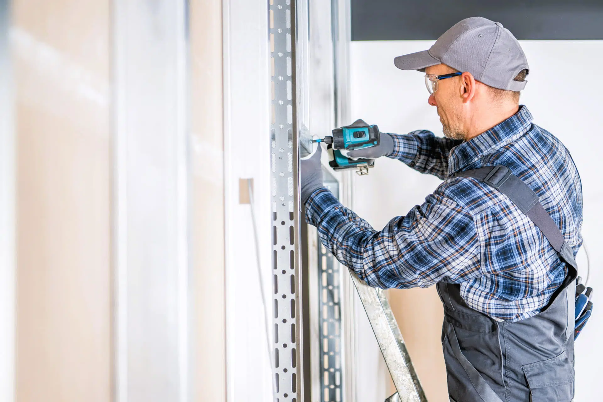 Why You Should Choose Professional Garage Door Repair Over DIY