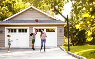 Why You Should Choose Professional Garage Door Repair Over DIY